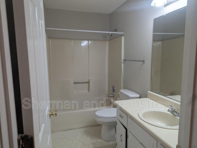 Building Photo - 2139 Holt St