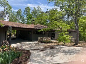 Building Photo - Serene Setting 3 BR/3 BA in LC