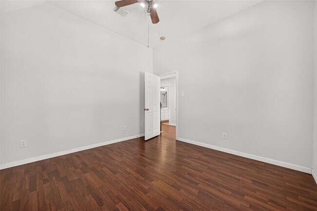Building Photo - 12110 Laurel Ct
