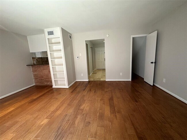 Building Photo - 5123 Del Monte Dr