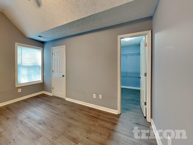 Building Photo - 329 Kellys Walk