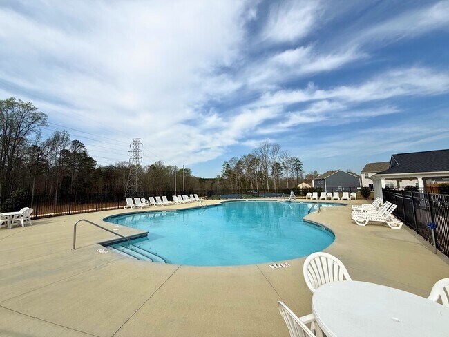 Building Photo - 605 Palmerston Dr