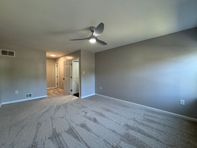Building Photo - Stunning 4 Bed 2.5 Bath Single-Family Home...