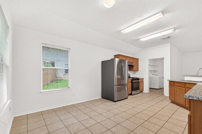 Building Photo - 10 Druids Glen Pl