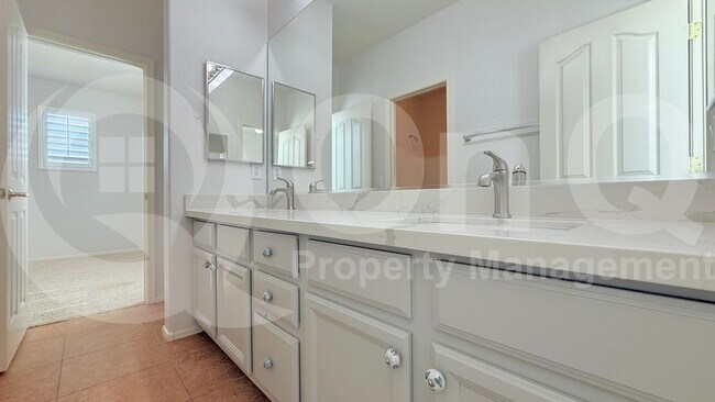 Building Photo - 3316 E Kingbird Pl