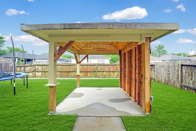 Building Photo - 2214 Shady Pine Dr