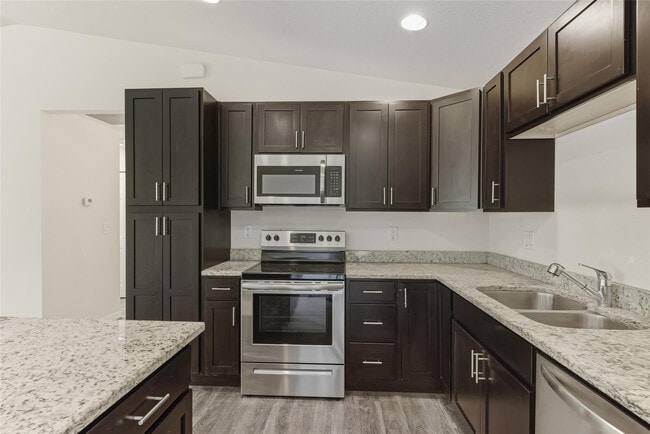 Building Photo - 8007 Royal Ct