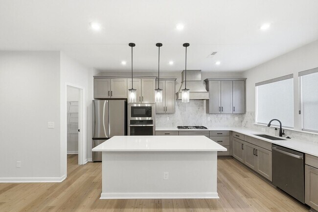 Building Photo - Like-New LoSo Townhome | 3BR + Loft | 2-Car Garage | Move-In Ready