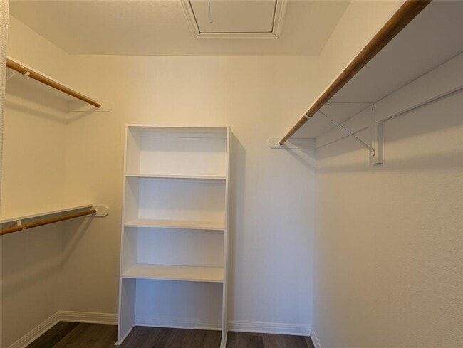 Building Photo - 2200 Magnolia Dr