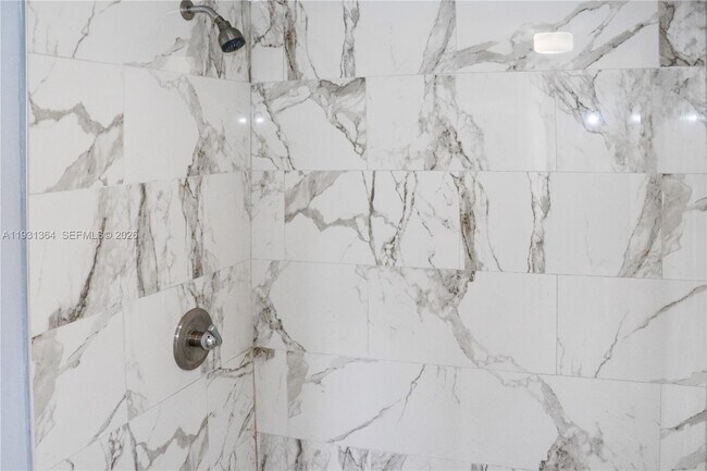 Building Photo - 1080 N Franklin Ave