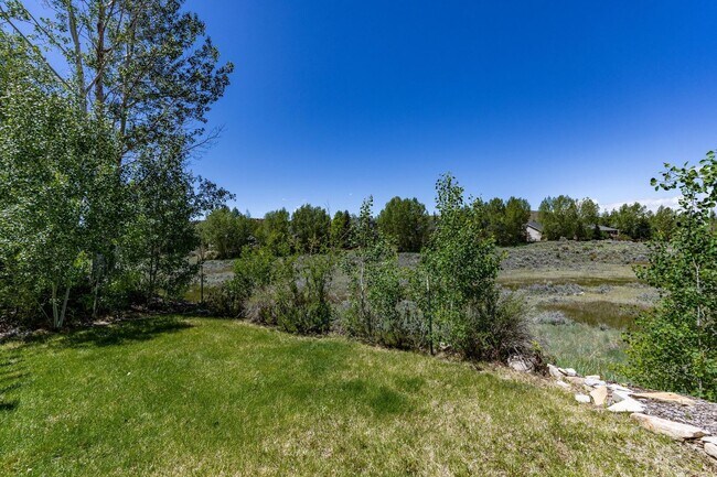 Building Photo - Tranquil Retreat in Trailside