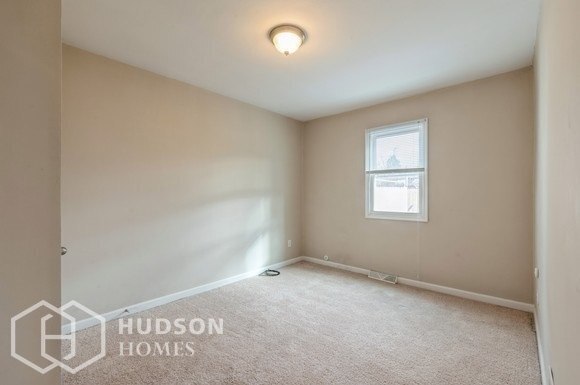 Building Photo - 304 W Van Buren Ave