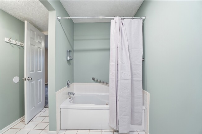 Building Photo - 2481 E Rahn Rd