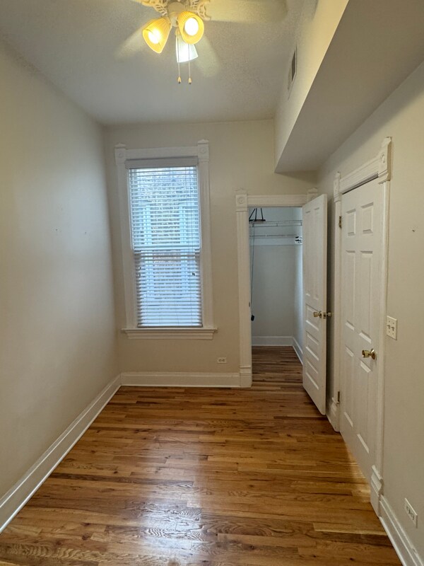 Building Photo - 1456 N Maplewood Ave