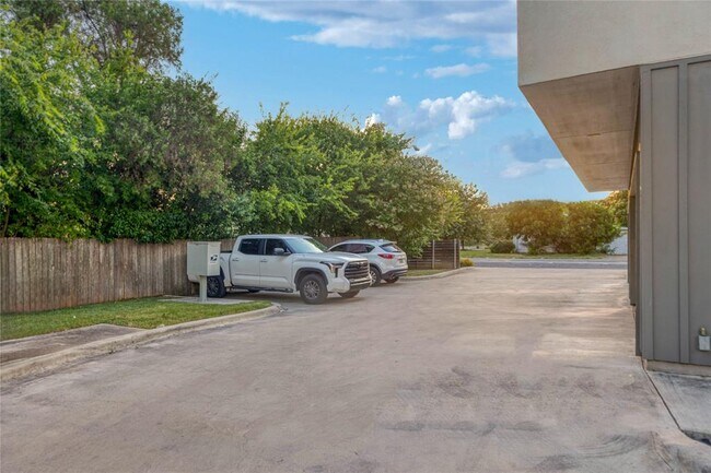 Building Photo - 6409 Berkman Dr