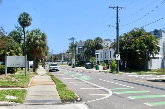 Building Photo - 701 W Swann Ave