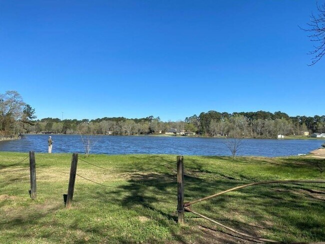 Building Photo - 606 Pine Bough Ln