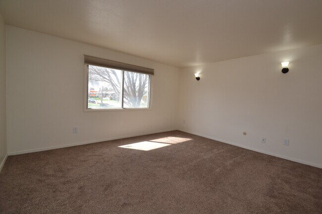 Building Photo - Awesome 5 bed 3 bath Home in Murray!!!
