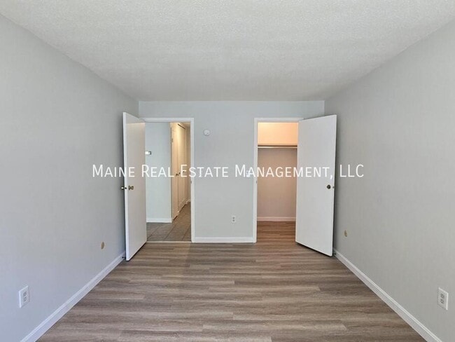 Building Photo - 10 Tall Pines Dr