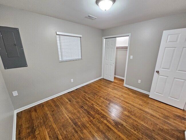 Building Photo - 2323 S Hunter Rd