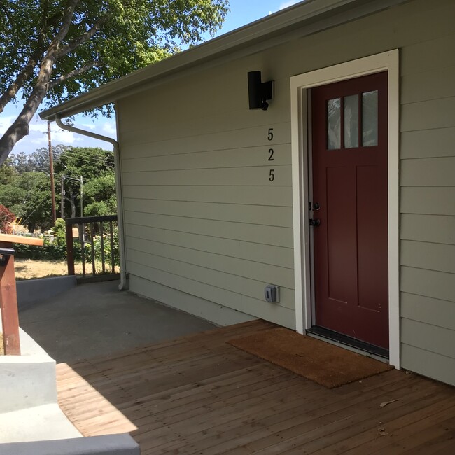 Building Photo - 525 Pini Rd
