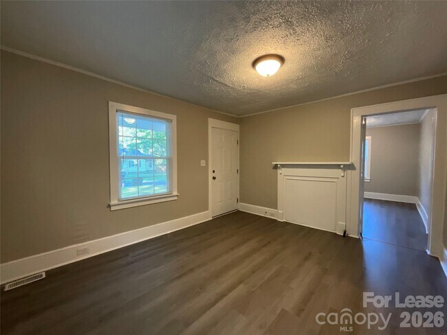 Building Photo - 1034 Ridge Ave