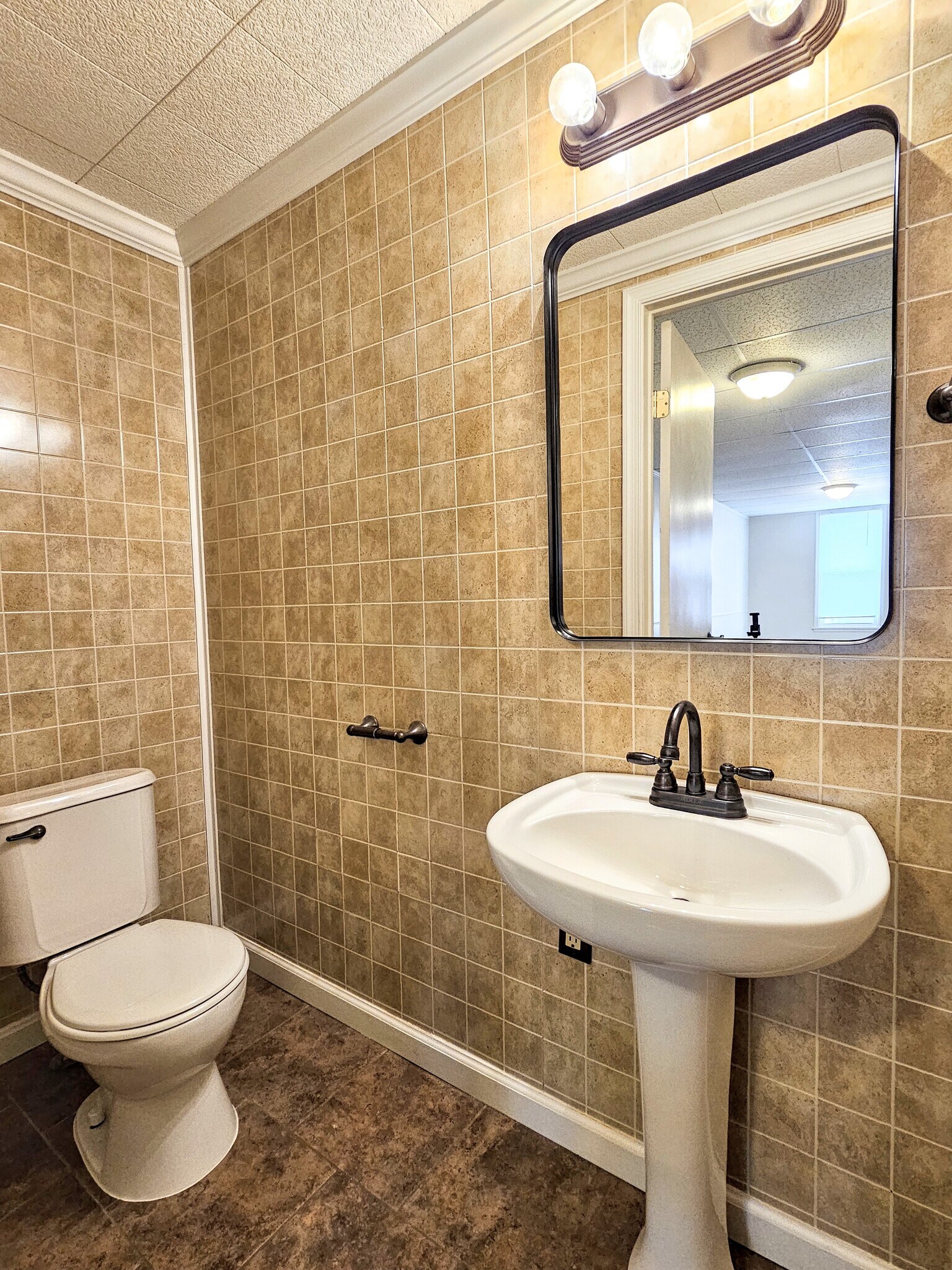 Building Photo - 103 Lincoln Ave