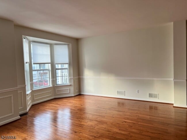 Building Photo - 8 Worthington Terrace