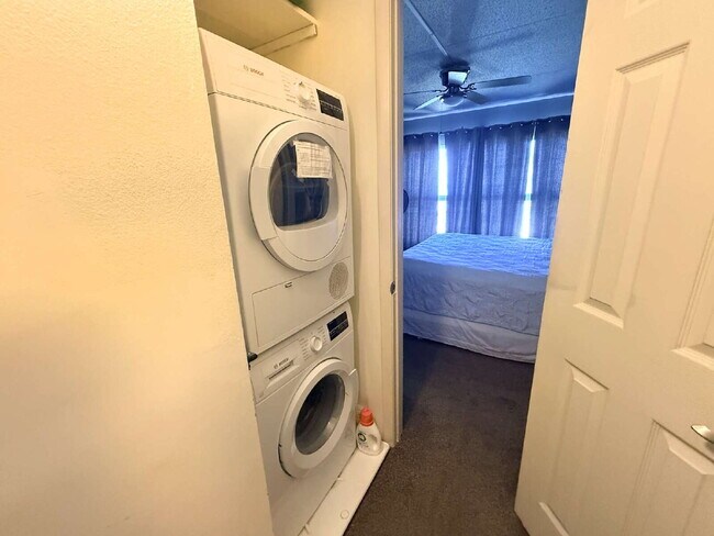 Building Photo - Furnished Tradewinds Condo!