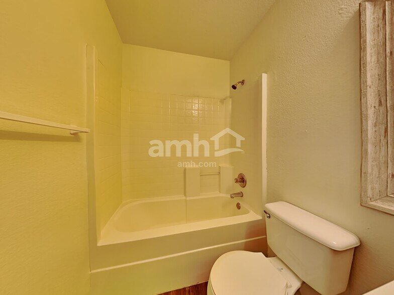 Building Photo - 1218 Taluca St