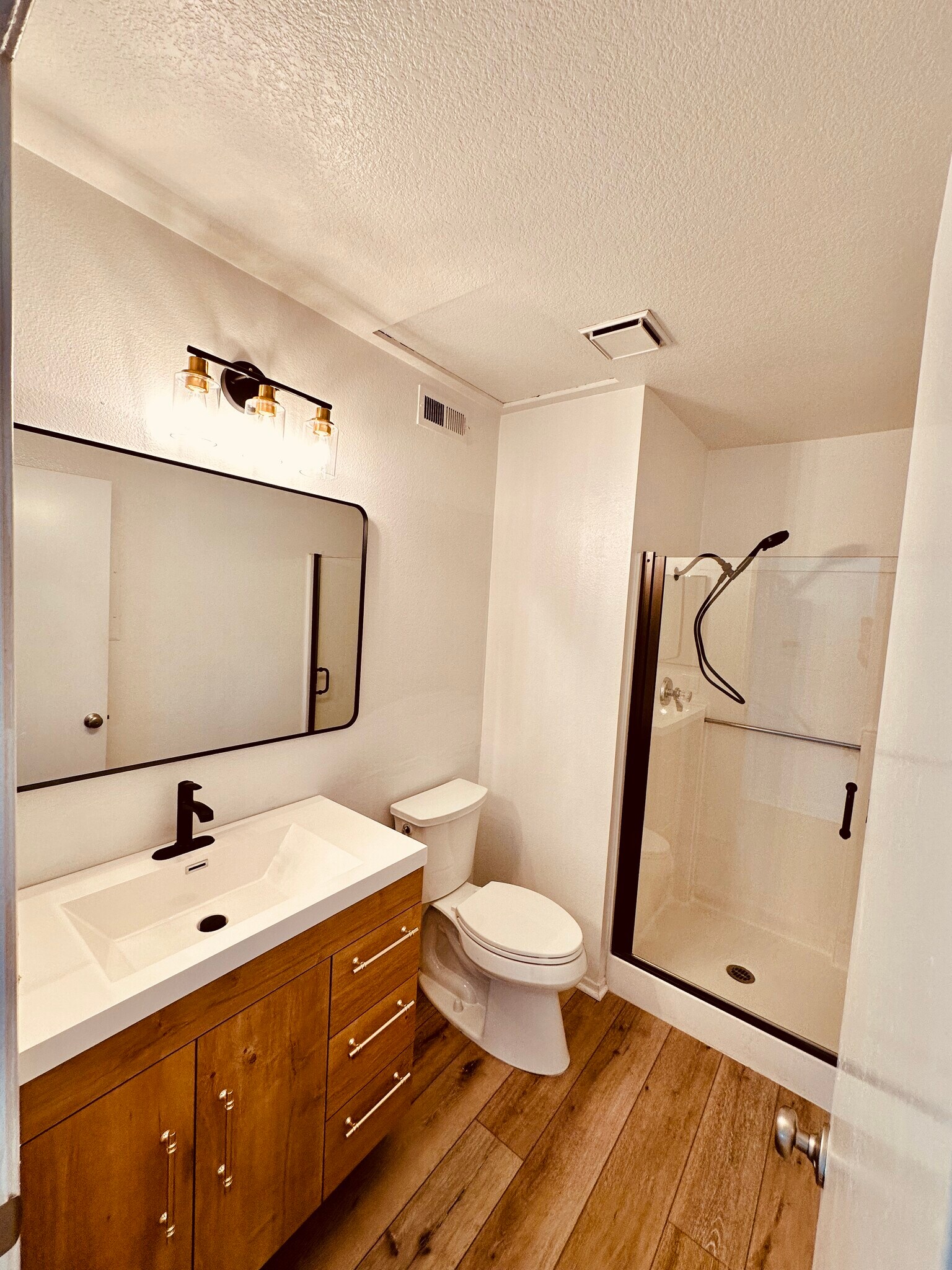 Building Photo - 10 Abrigo