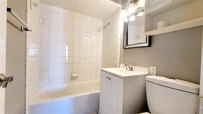 Building Photo - 300 E Kittyhawk Dr
