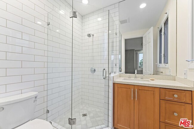 Building Photo - 16015 W Northfield St