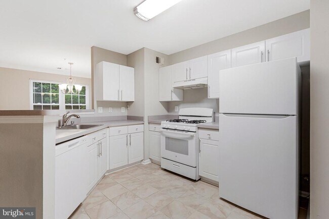 Building Photo - 12747 Fair Briar Ln