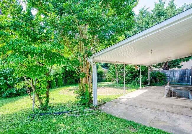 Building Photo - Spacious 4BR Family Home on Court Way | 1,875 Sq Ft | $2,593/mo