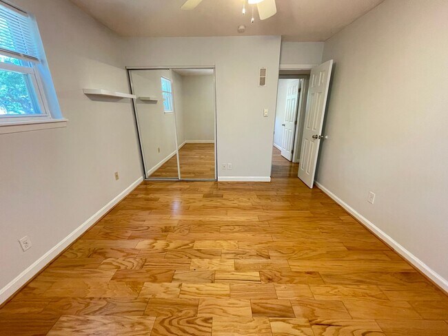 Building Photo - Sweet Spot in Carrboro! Inviting, updated 3br 2ba condo...Walk to Weaver St. & minutes to UNC