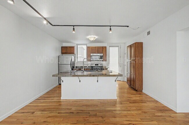 Building Photo - 908 Eudora St