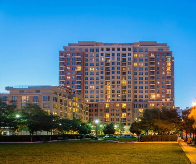 Building Photo - 1200 S Fern St