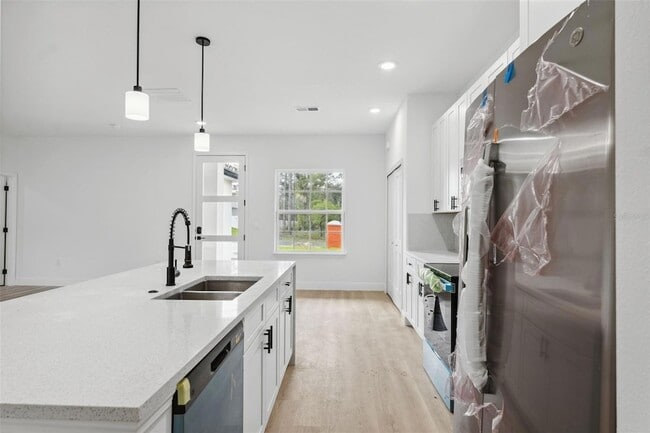 Building Photo - 14930 SW 66th Ave