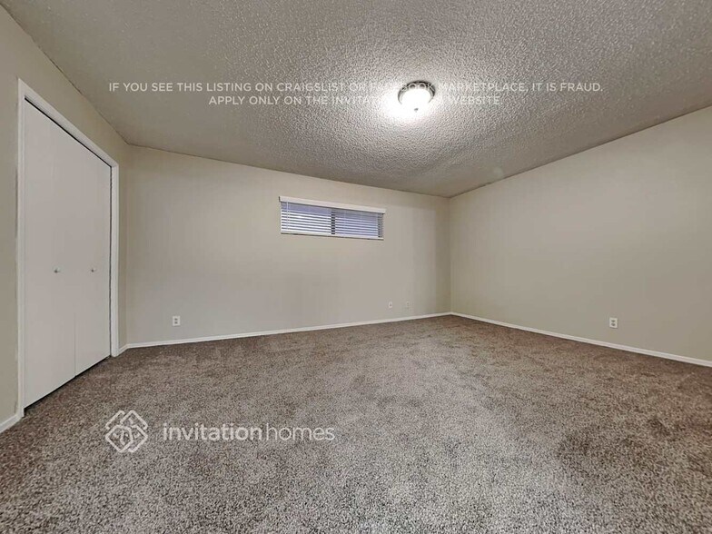 Building Photo - 336 S Travis