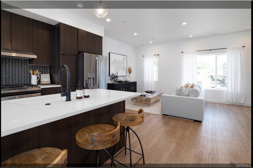 Building Photo - 1660 S Major St