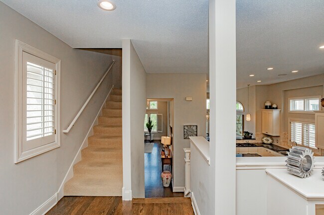 Building Photo - 515 River St