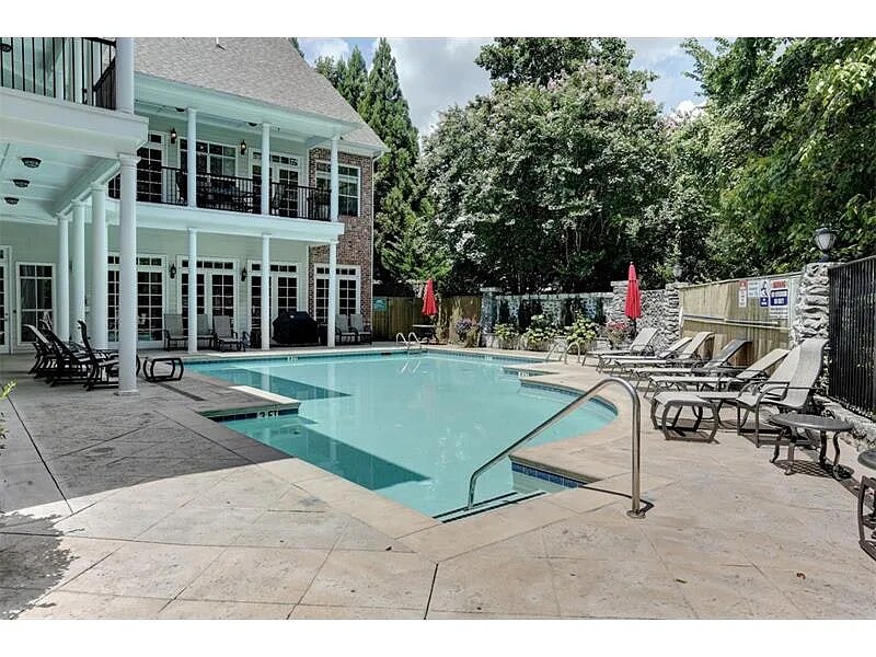 Building Photo - 5490 Glenridge Park NE