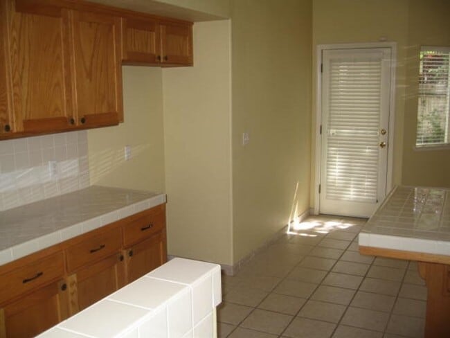 Building Photo - N.E. Fresno Newer Home, 3 car Garage, Like...
