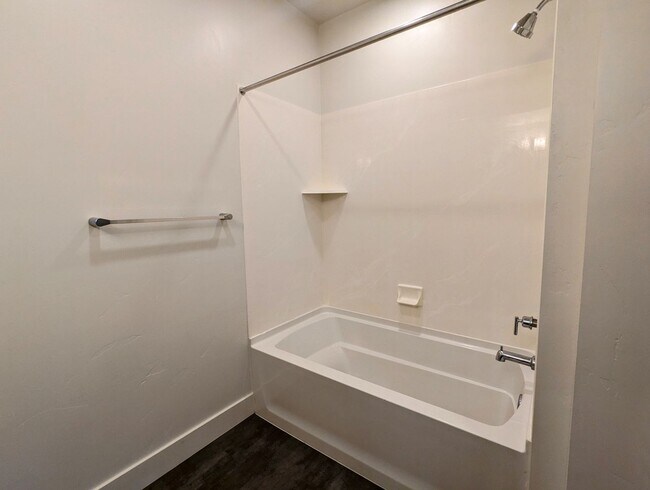Building Photo - Contemporary one bedroom one bath in Salt ...
