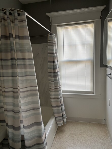 Building Photo - 14 Moynan St