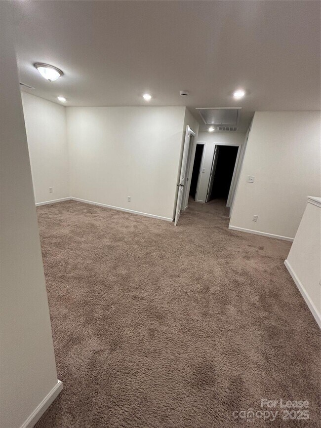 Building Photo - 6043 Rizer Dr