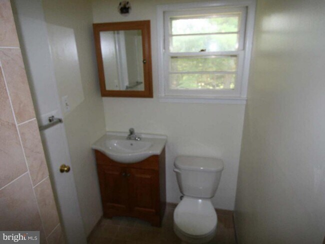 Building Photo - 1103 Roberta Ct