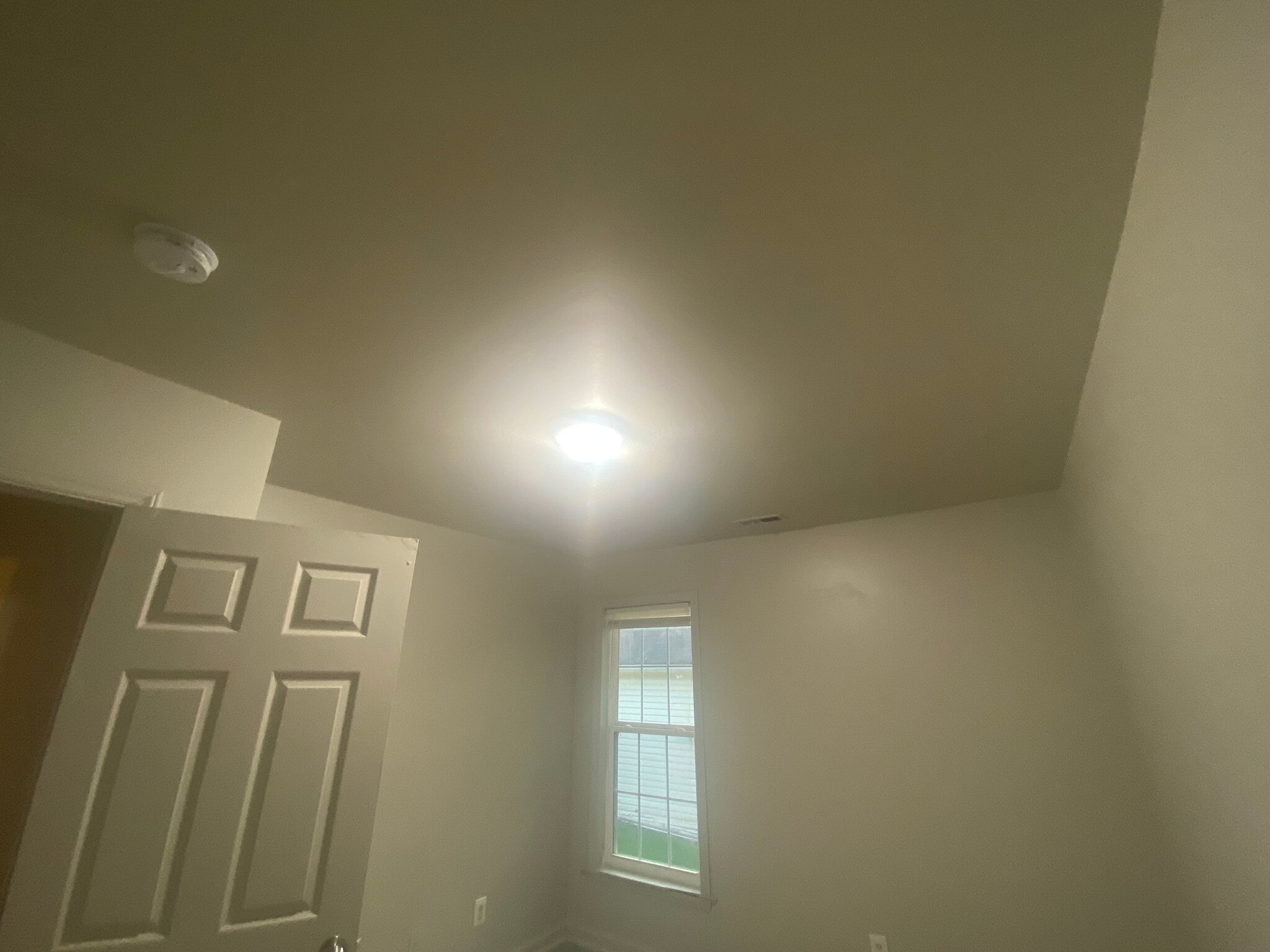 Building Photo - Room in Duplex on Beck St