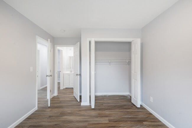 Building Photo - 6900 Seaver Dr NW